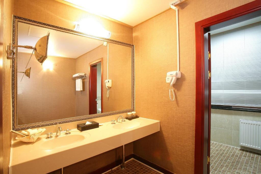 Sunjin Grand Hotel Ulánbátor Szoba fotó